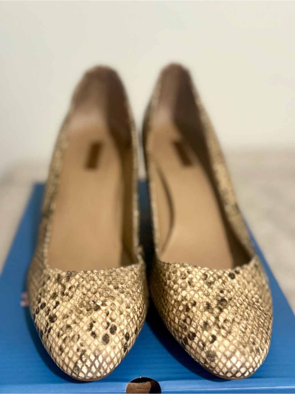 Y2K Tahari beige black snakeskin print wedge pump slip-on almond toe 9 M
